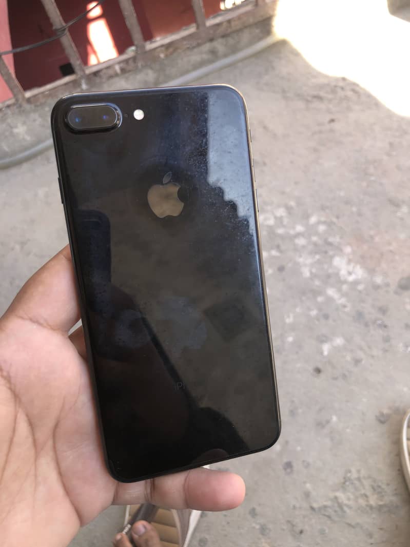 Apple iPhone 7 Plus 1