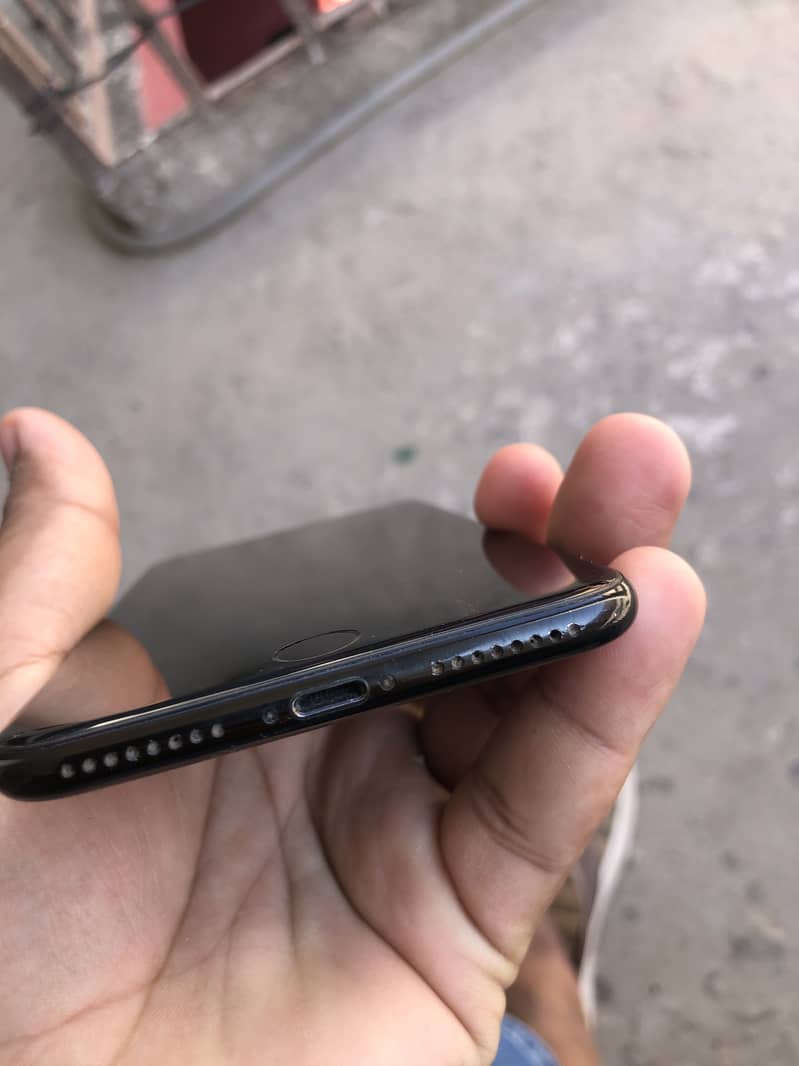 Apple iPhone 7 Plus 2