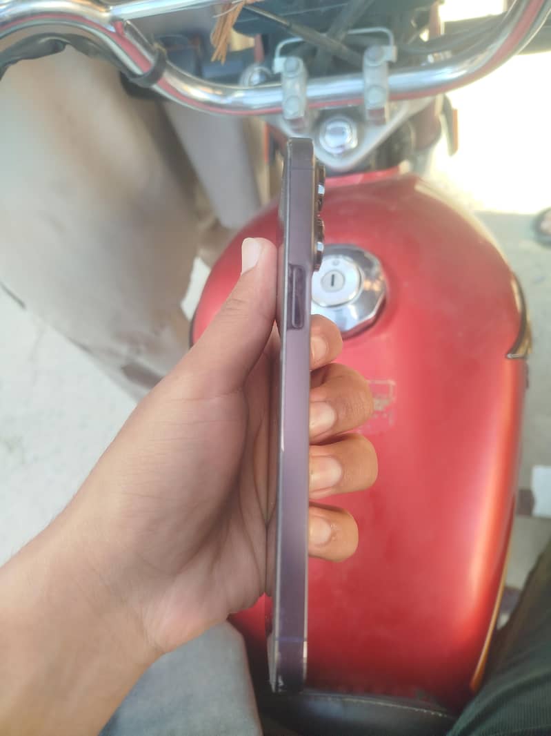 Apple iPhone 14 Pro Max 1