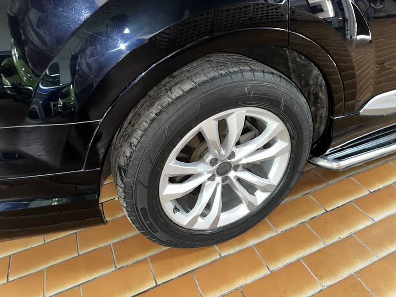 Audi Q7 1