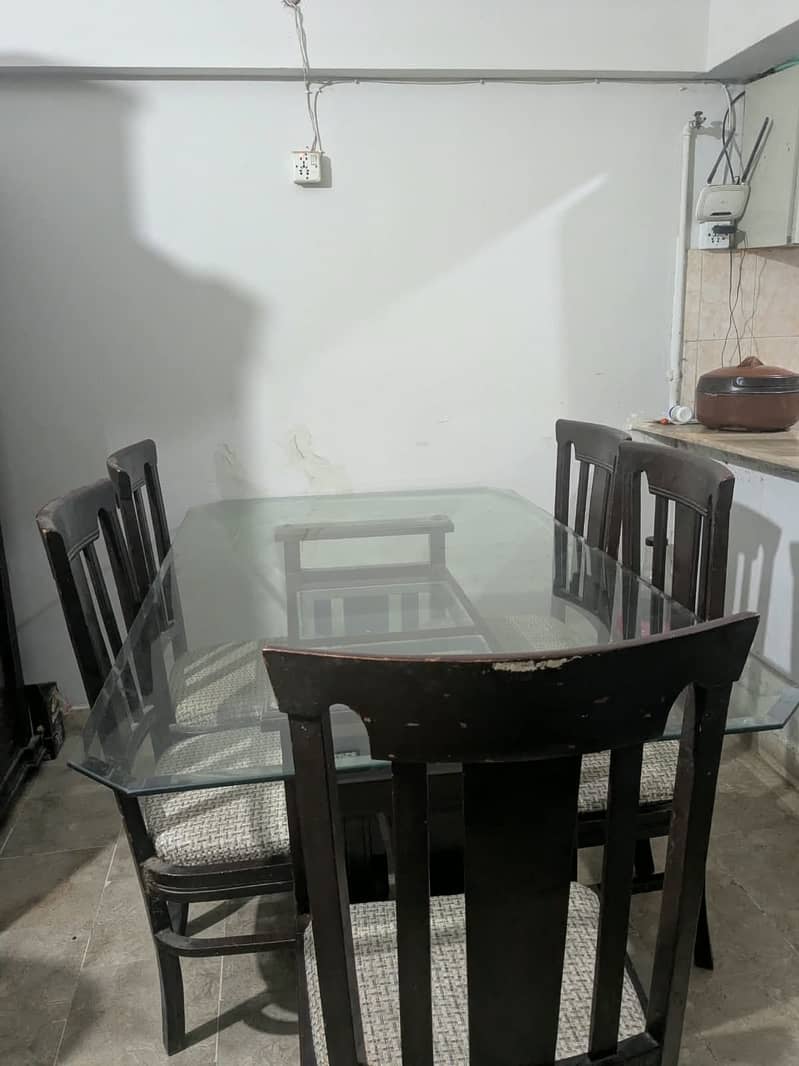 Dining table 0