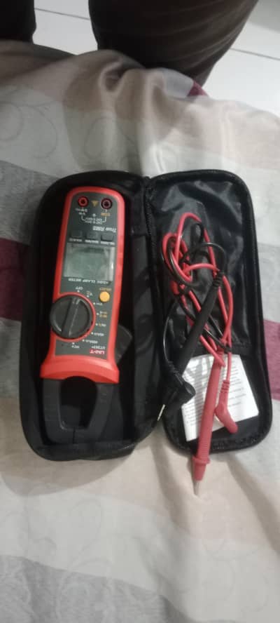 Digital clamp meter