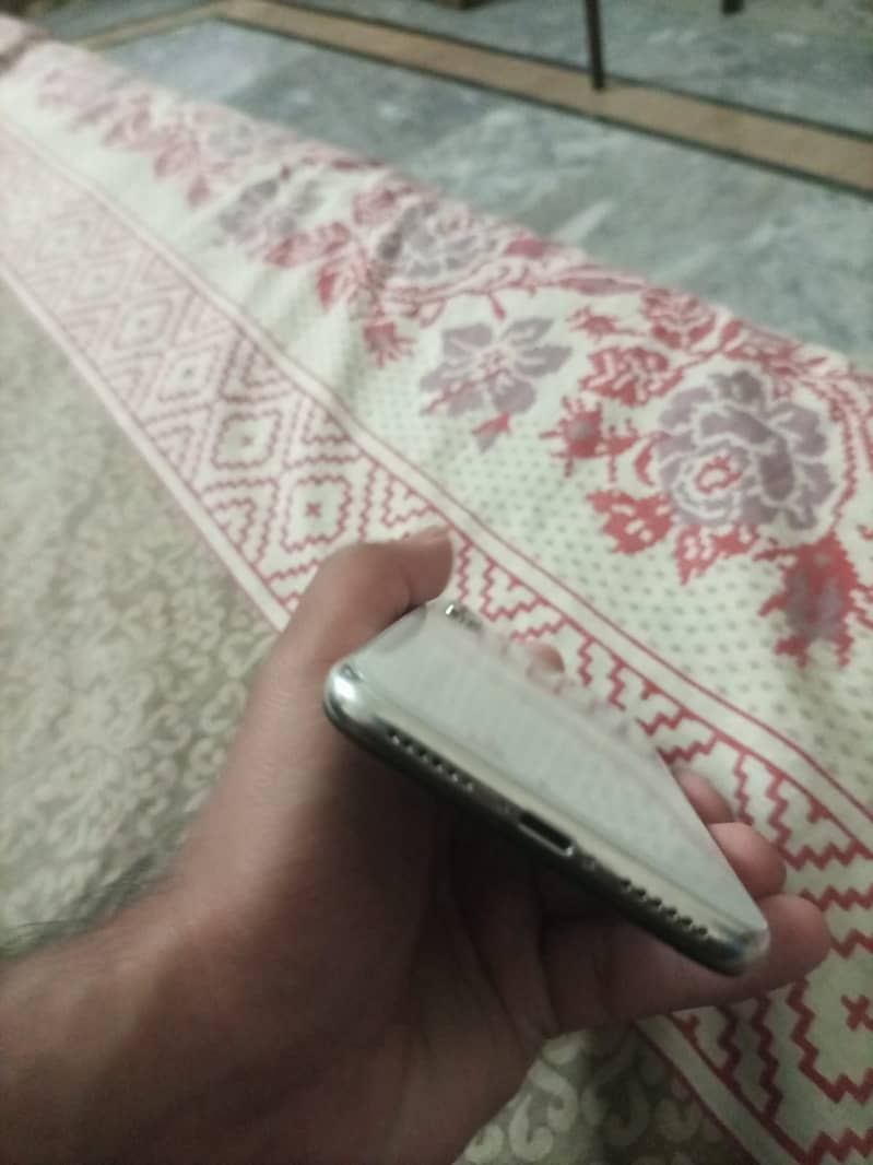 Apple iPhone X 3