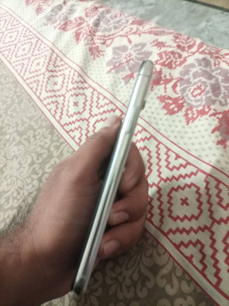 Apple iPhone X 6