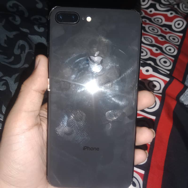 Apple iPhone 8 Plus 1