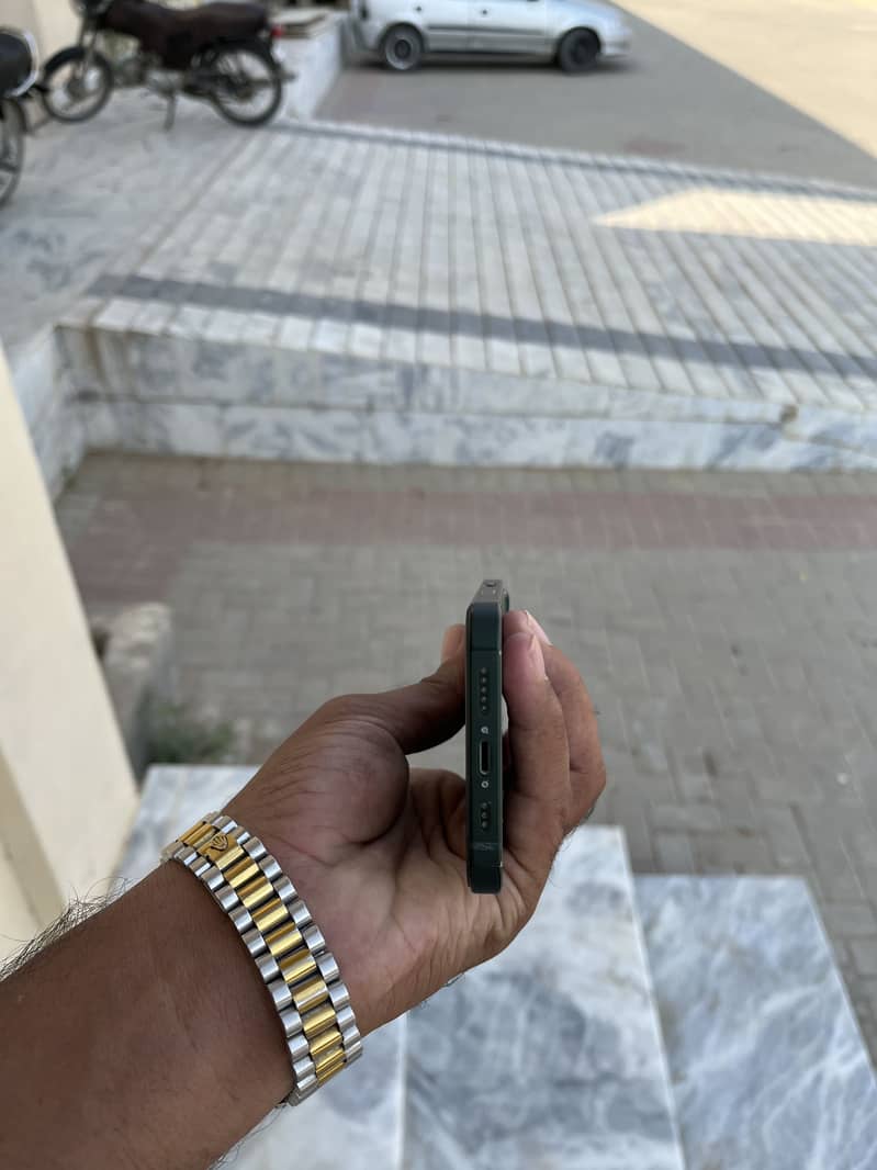 Apple iPhone 13 2