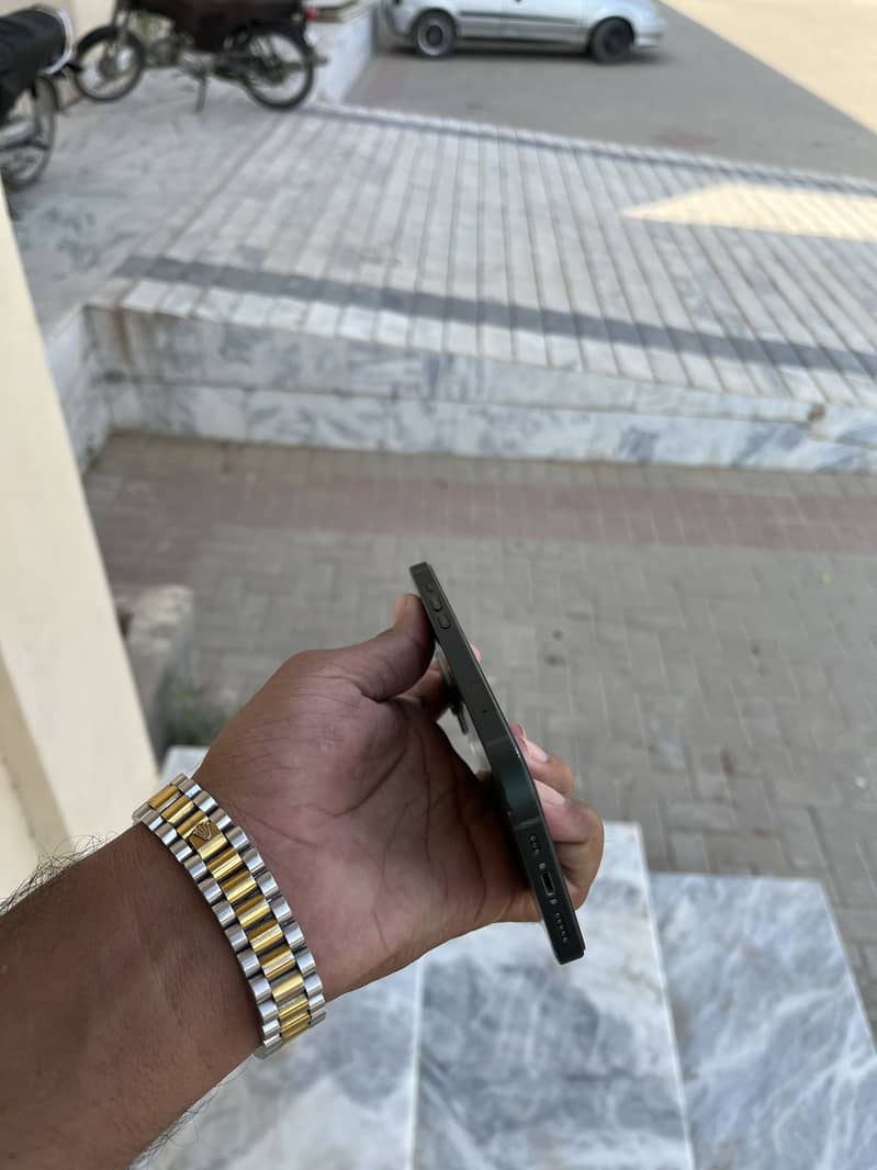 Apple iPhone 13 3