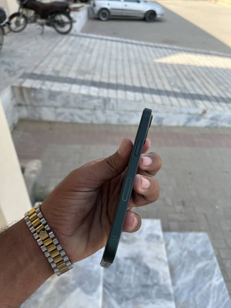 Apple iPhone 13 7
