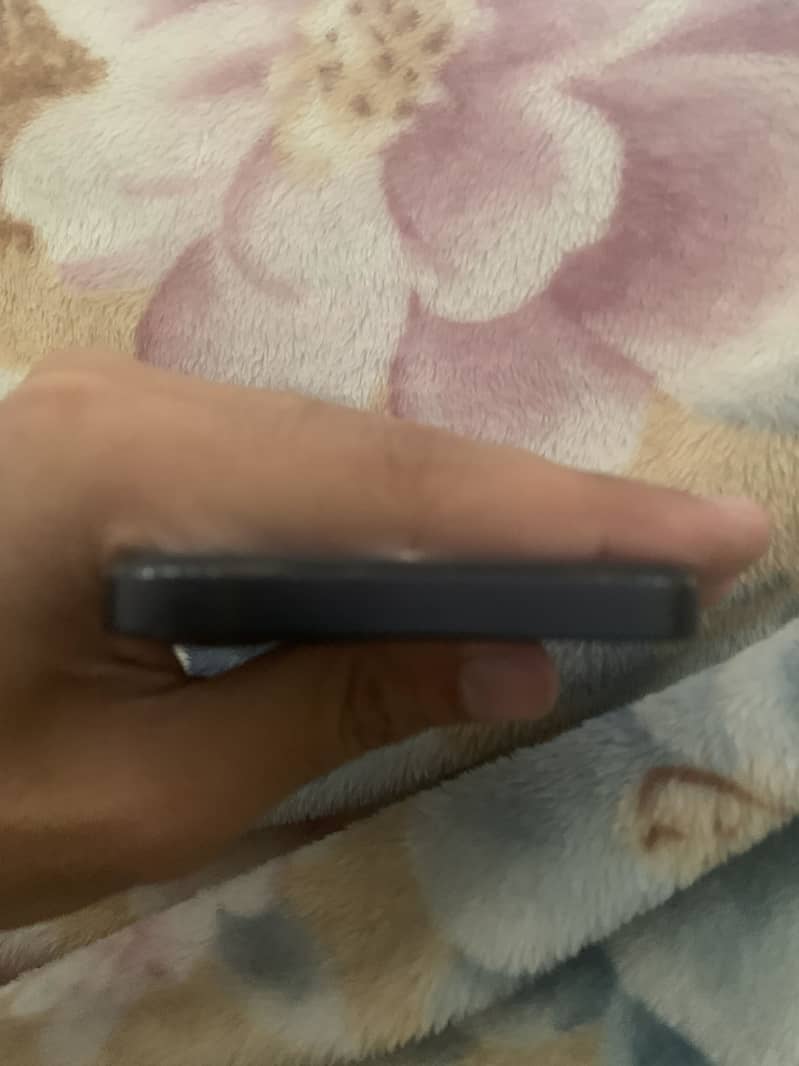 Apple iPhone 12 4