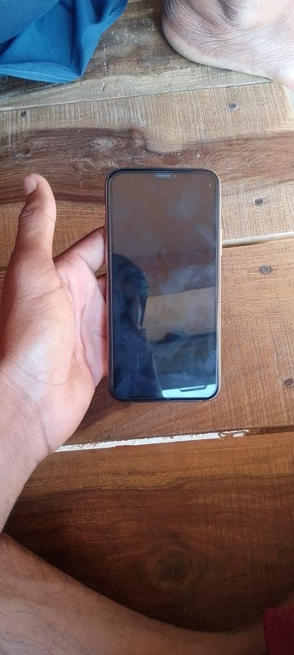 Apple iPhone 11 Pro 1