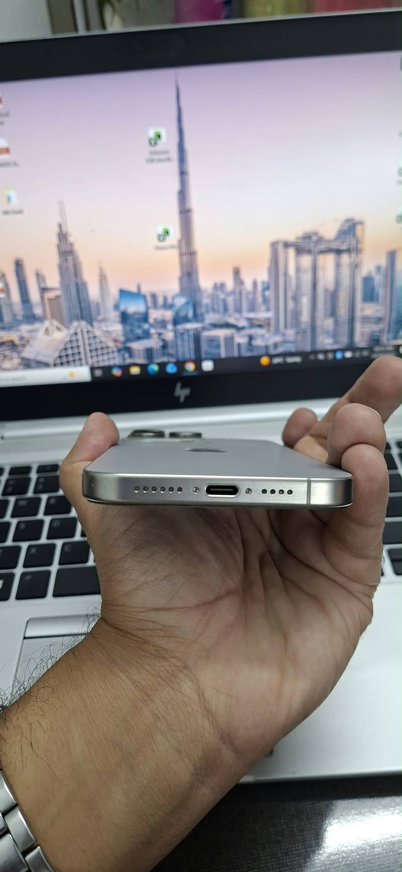 Apple iPhone 15 Pro Max 5