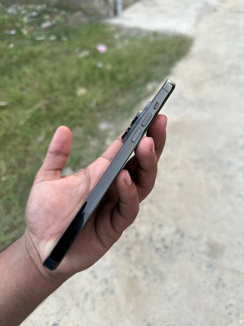 Apple iPhone 14 Pro Max 4