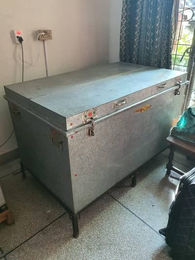 petti / iron trunk / storage box