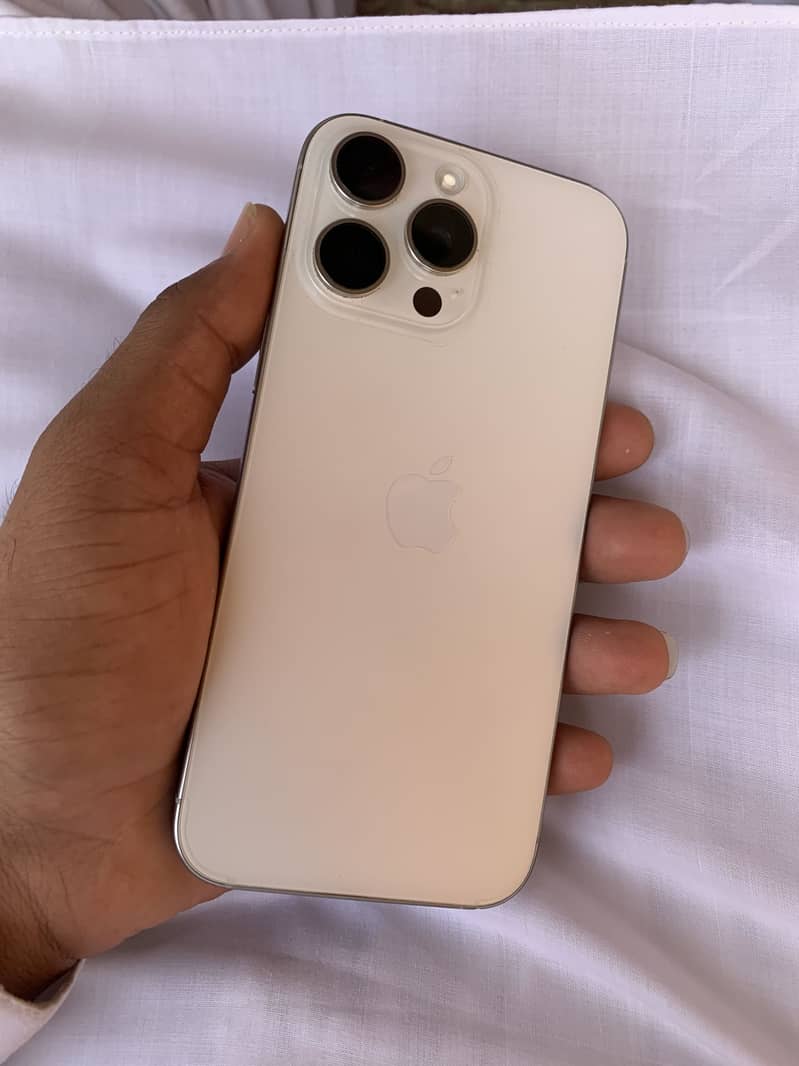 Apple iPhone 16 Pro Max 0