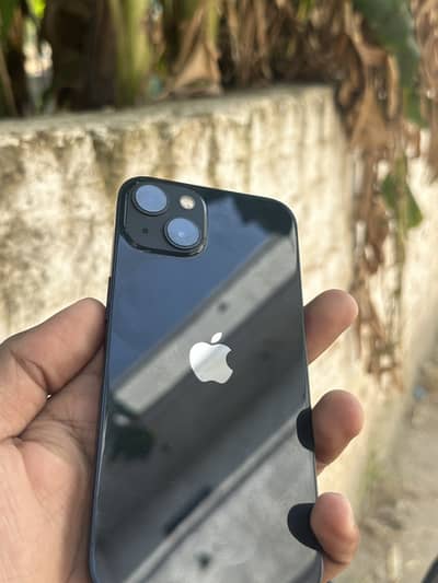 Apple iPhone 13