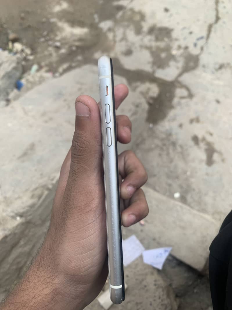 Apple iPhone 11 3