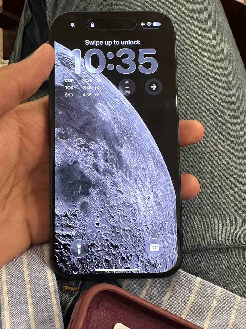Apple iPhone 16 0