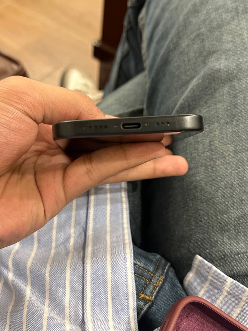Apple iPhone 16 3