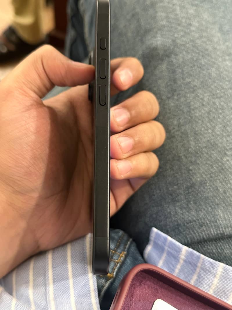 Apple iPhone 16 4
