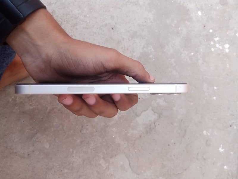 Apple iPhone 12 3