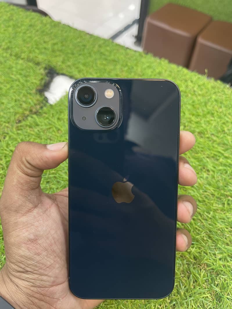 Apple iPhone 13 0