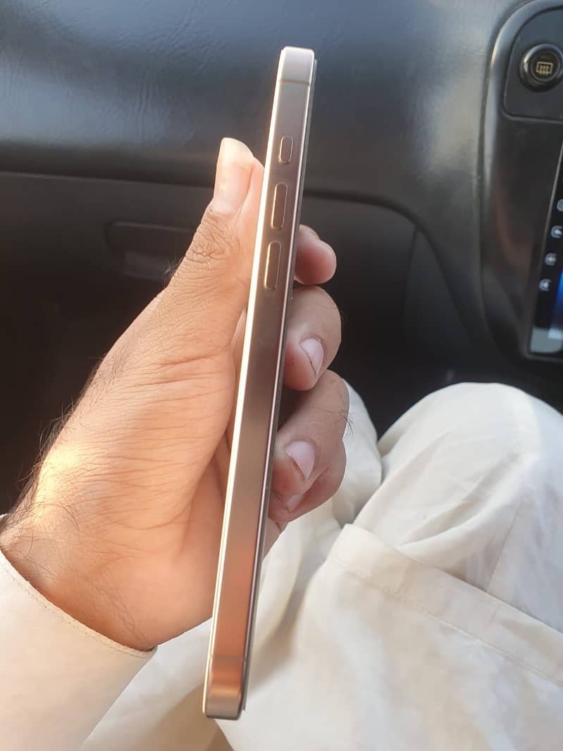 iPhone 16 Pro Max  read add 1