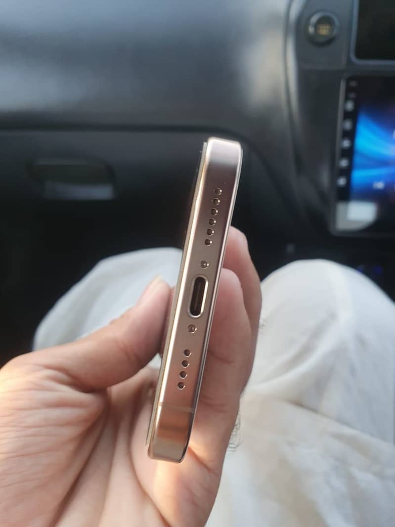 iPhone 16 Pro Max  read add 4
