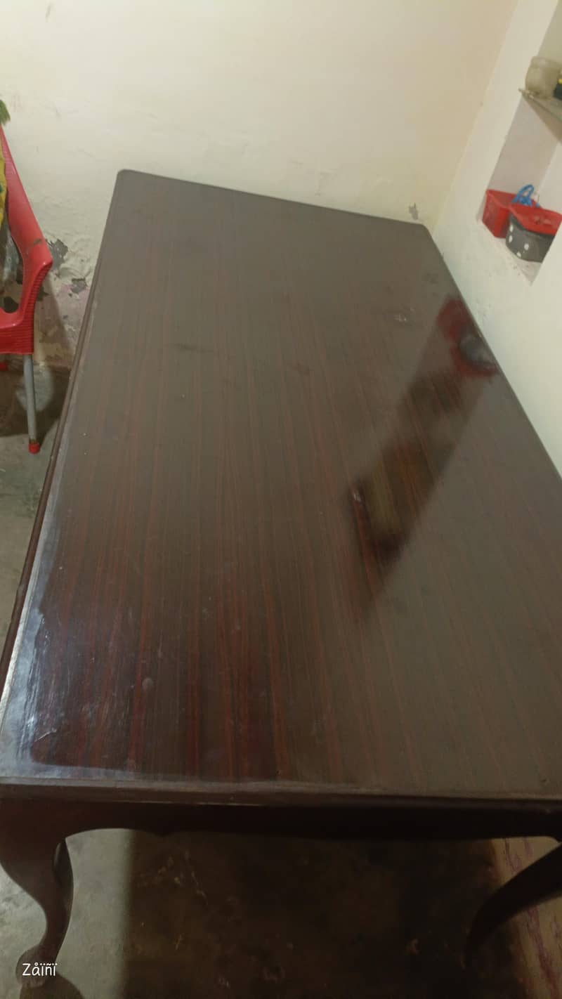 Dining table 0
