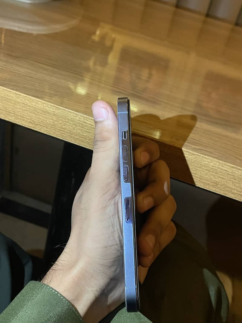 Apple iPhone 13 Pro 4