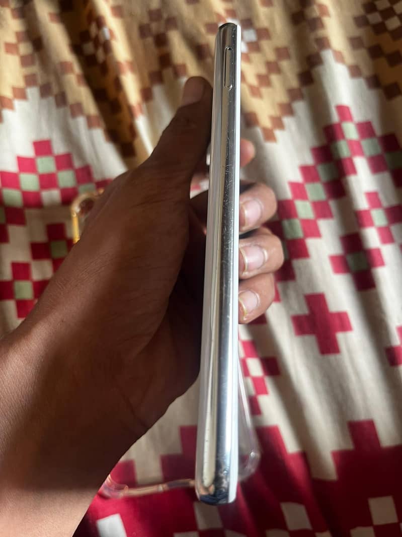 Sharp Aquos R2 5