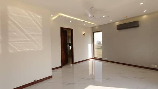 Prime Location 10 Marla Upper Portion In Punjab Coop Housing Society For rent