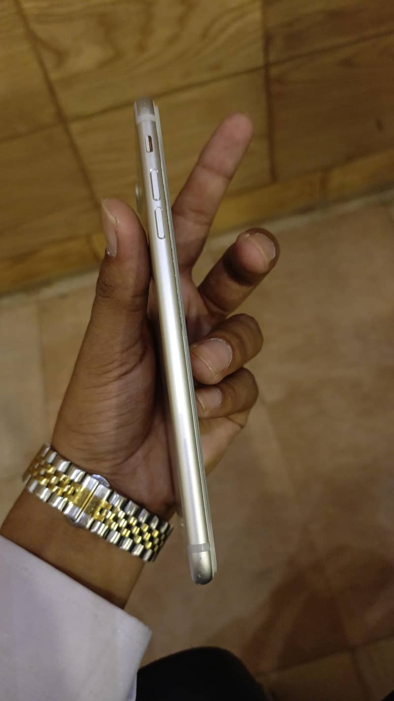 Apple iPhone 7 Plus 4