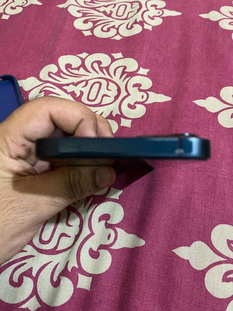 Apple iPhone 13 5