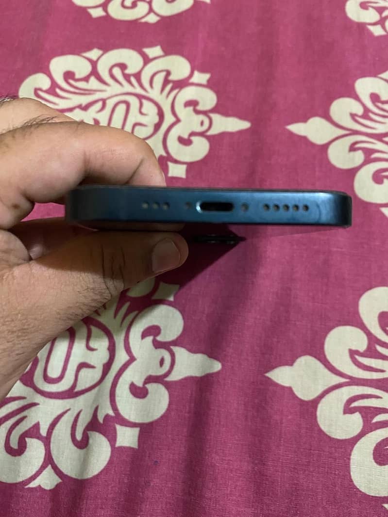 Apple iPhone 13 6