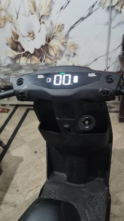 yadea Scooty urgent for sale