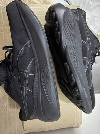ASICS shoes for Sale ( original and premium condition )