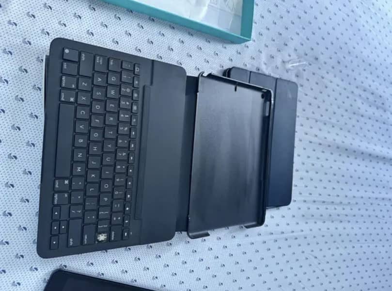 Ipad 9th generation 64gb Complete box 3
