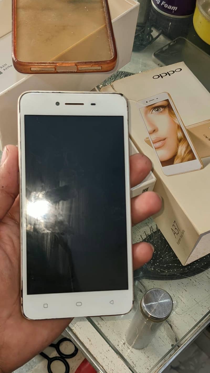 OPPO A37 2