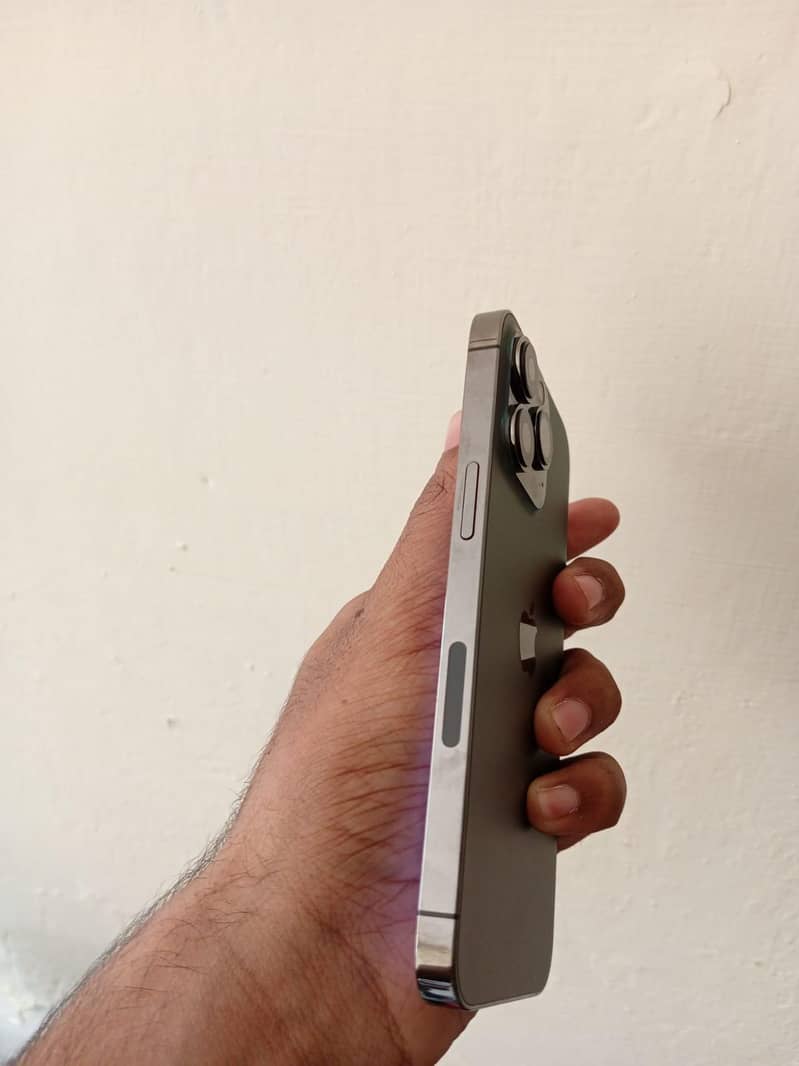 Apple iPhone 13 Pro 3