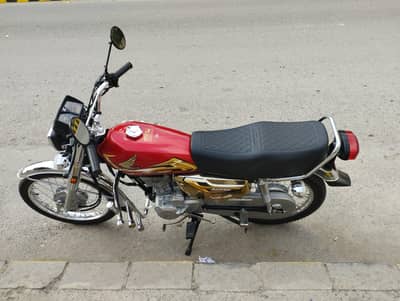 Honda 125 Special edition gold