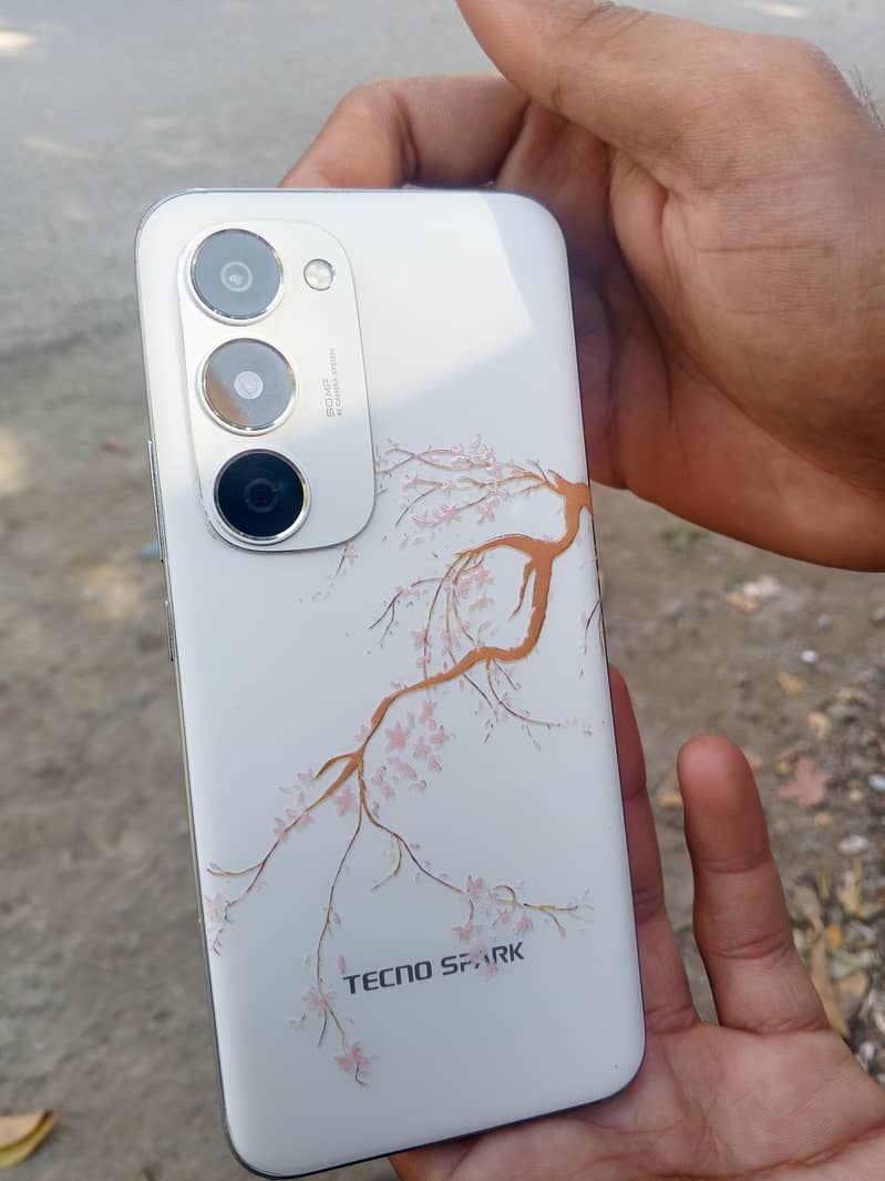 Tecno Spark 40 Pro Plus 0