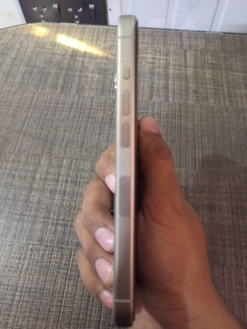 Apple iPhone 15 Pro 1