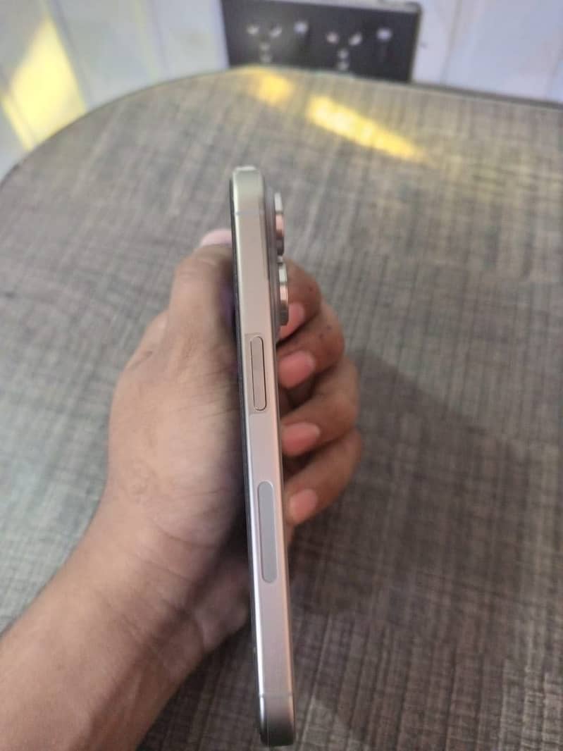 Apple iPhone 15 Pro 2