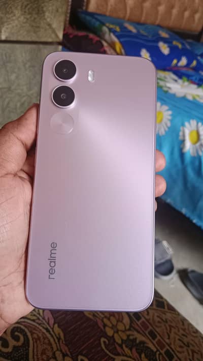 Realme C100i mobile bohot acha ha only 10 din use box b sath ha