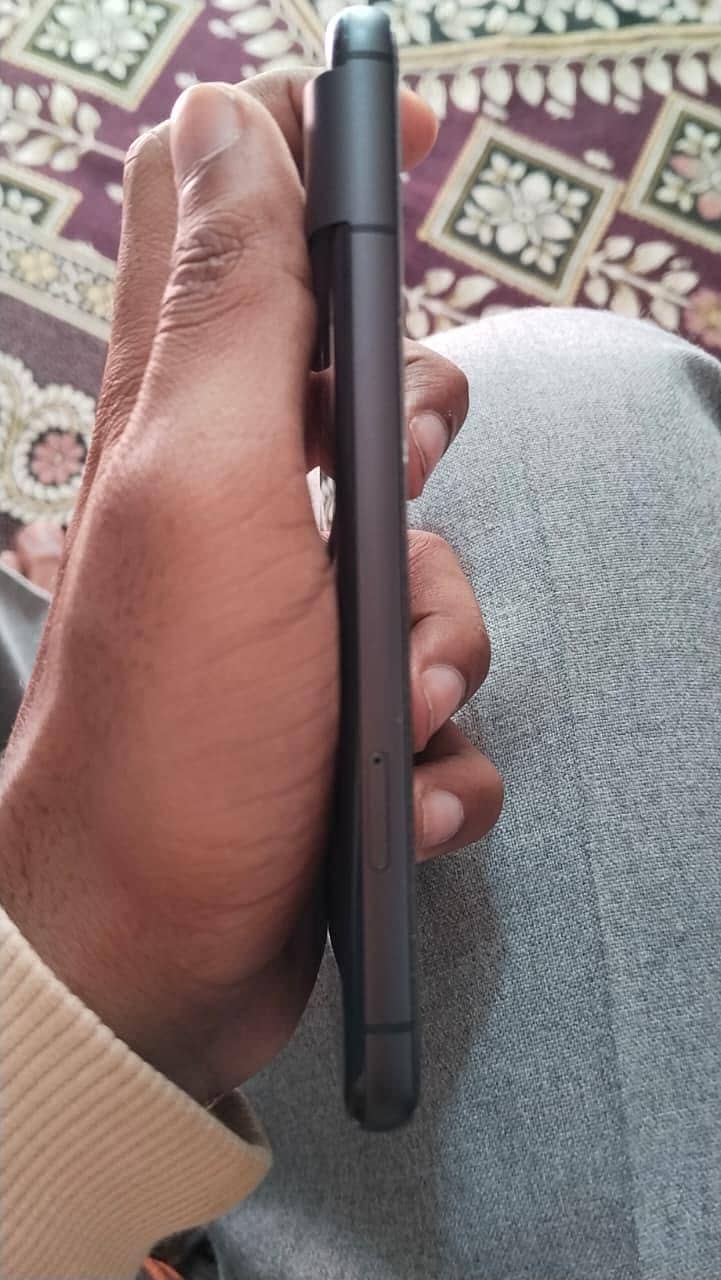 Google Pixel 8 4