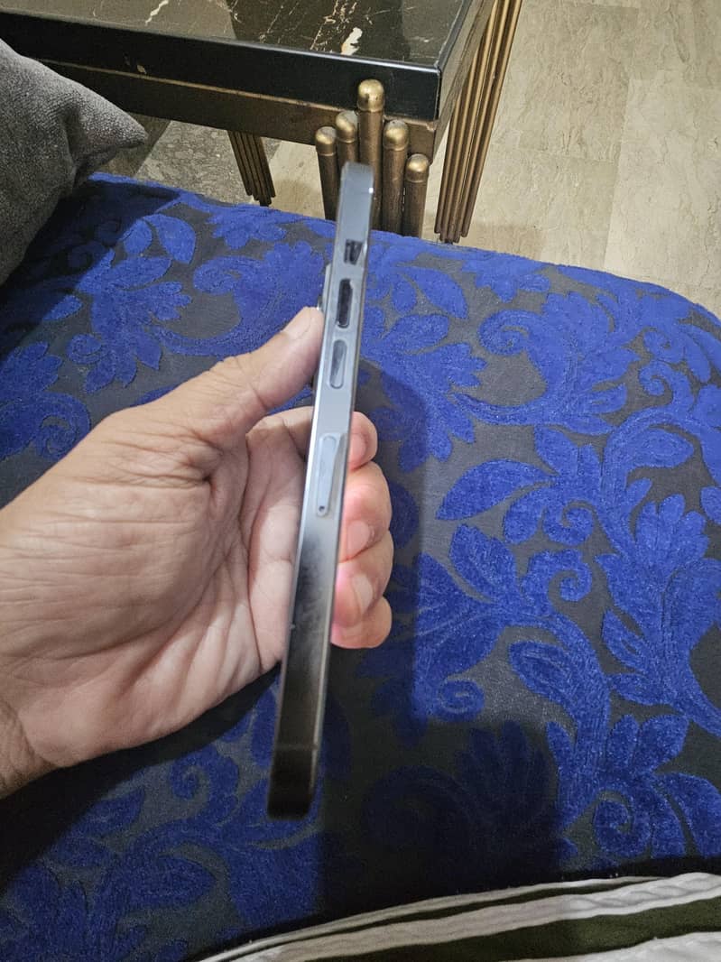 Apple iPhone 13 Pro 2