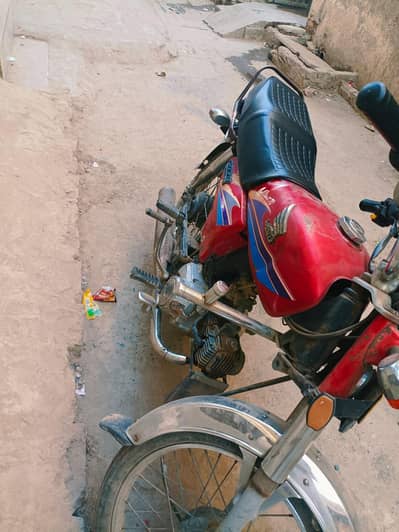 2005 model bike for sell . . Honda 70cc. . sab Koch chal raha . .