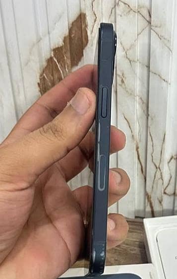 Apple iPhone 13 1
