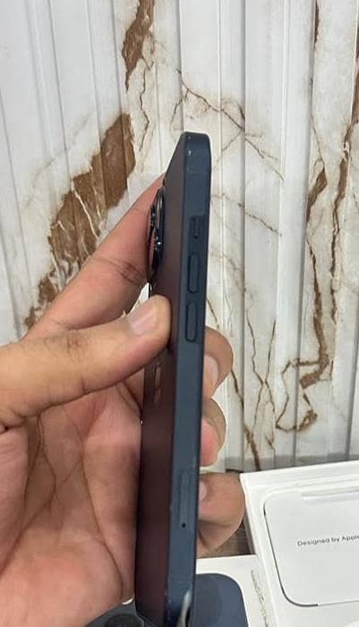 Apple iPhone 13 2