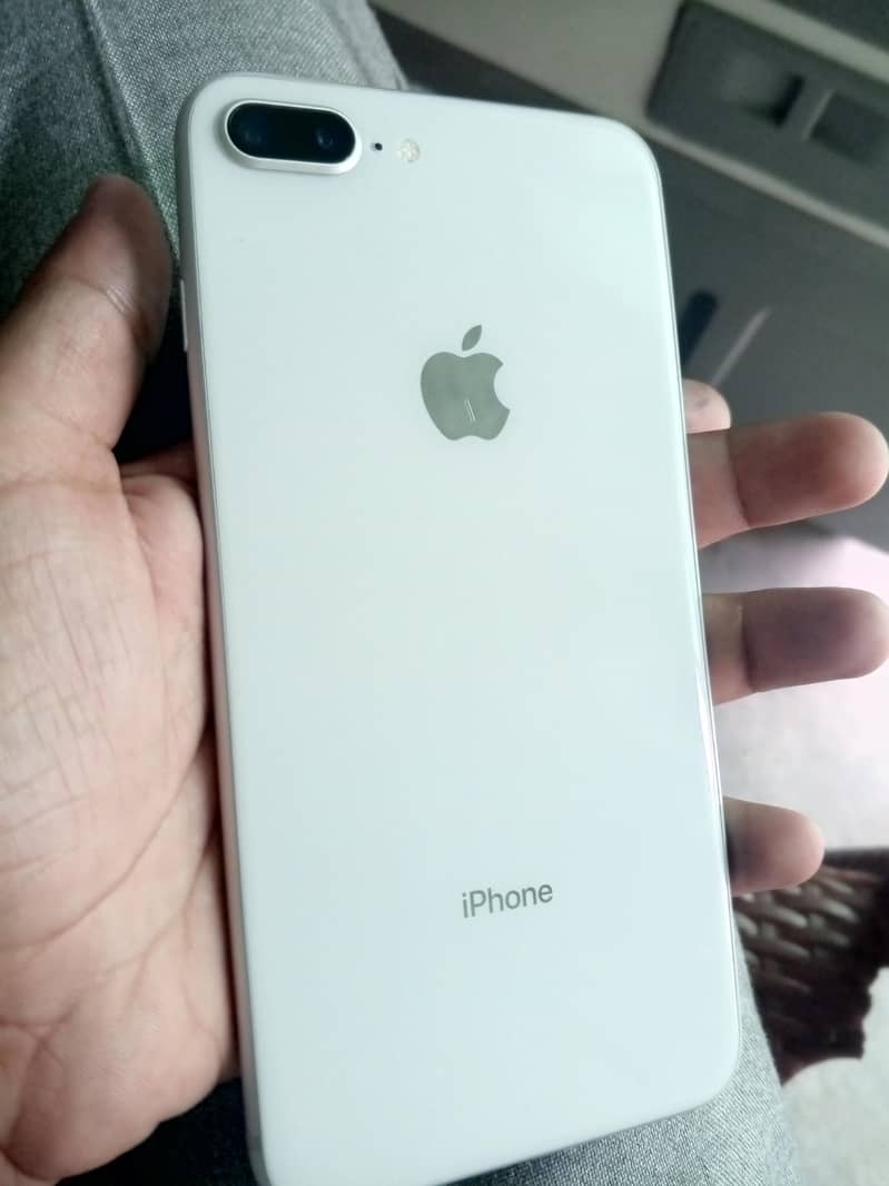 Apple iPhone 8 Plus 3